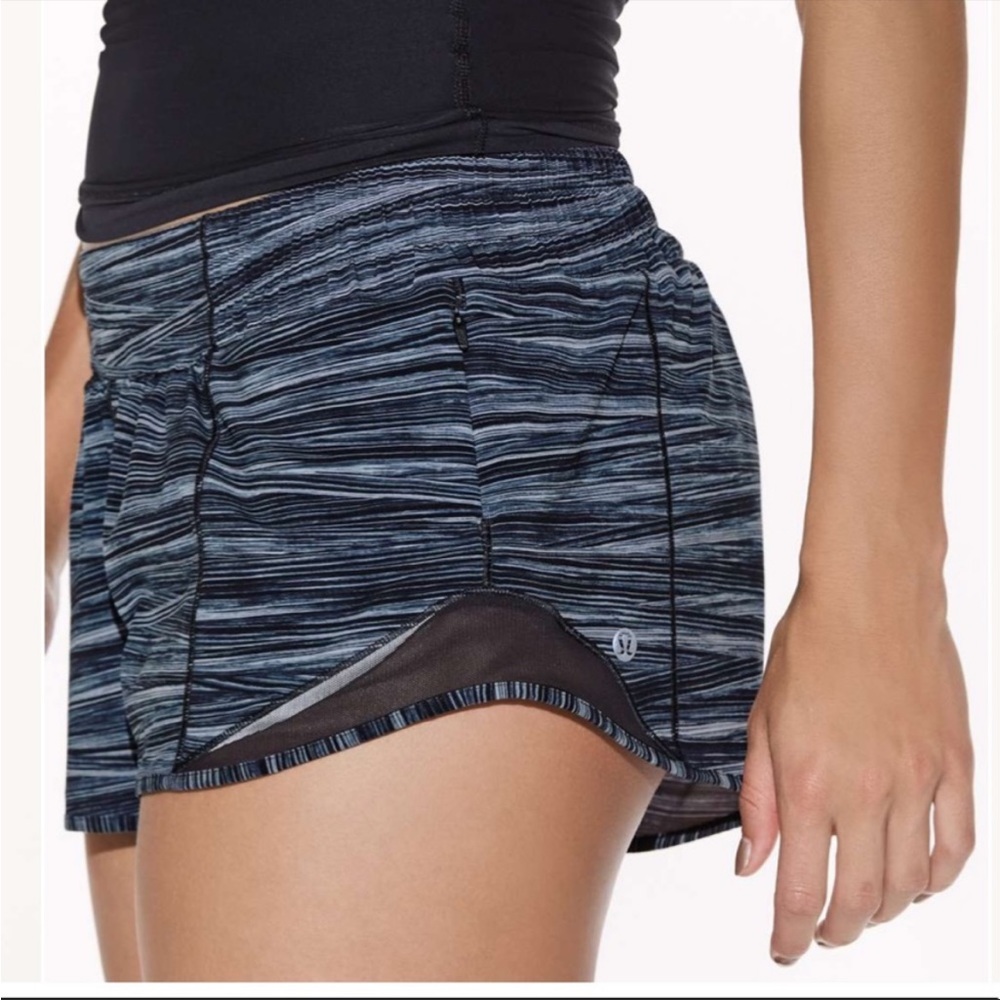 Lululemon Hotty Hot Short II 2.5" Women’s 4 Gray Black Striped